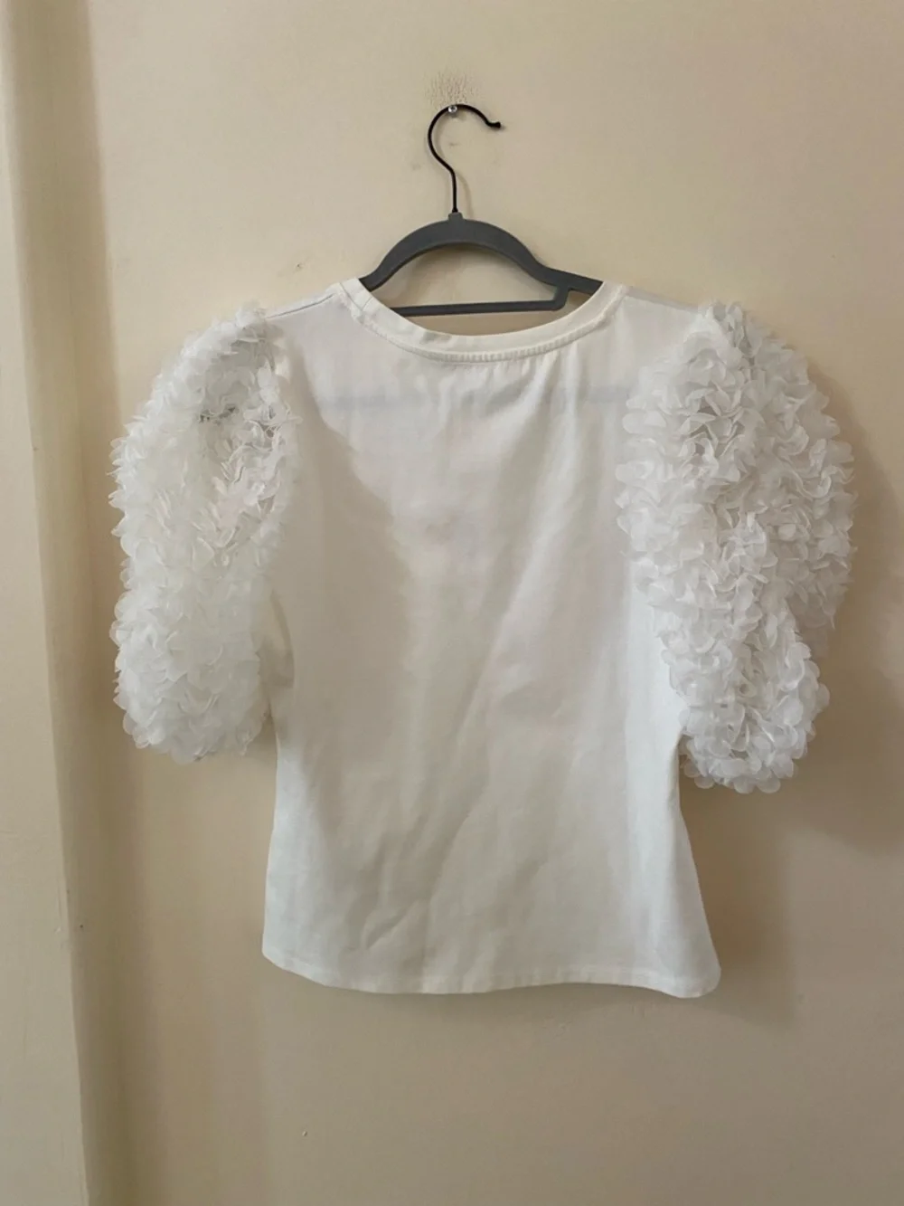 Anthropologie Flat White 3D Floral Petal Puff Sleeve Top - White - S